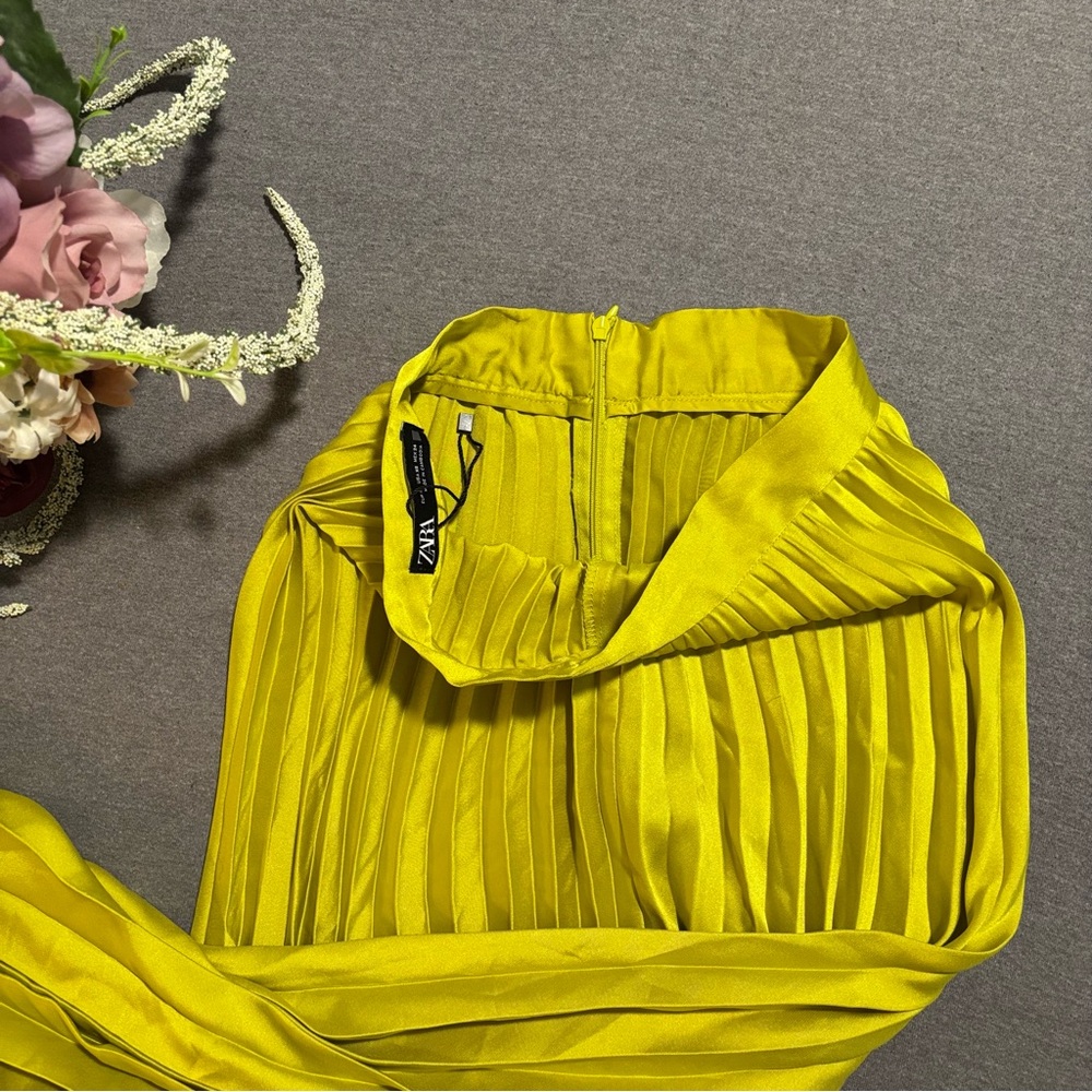 Zara limited edition neon green pleated midi skirt - Picture 6 of 15